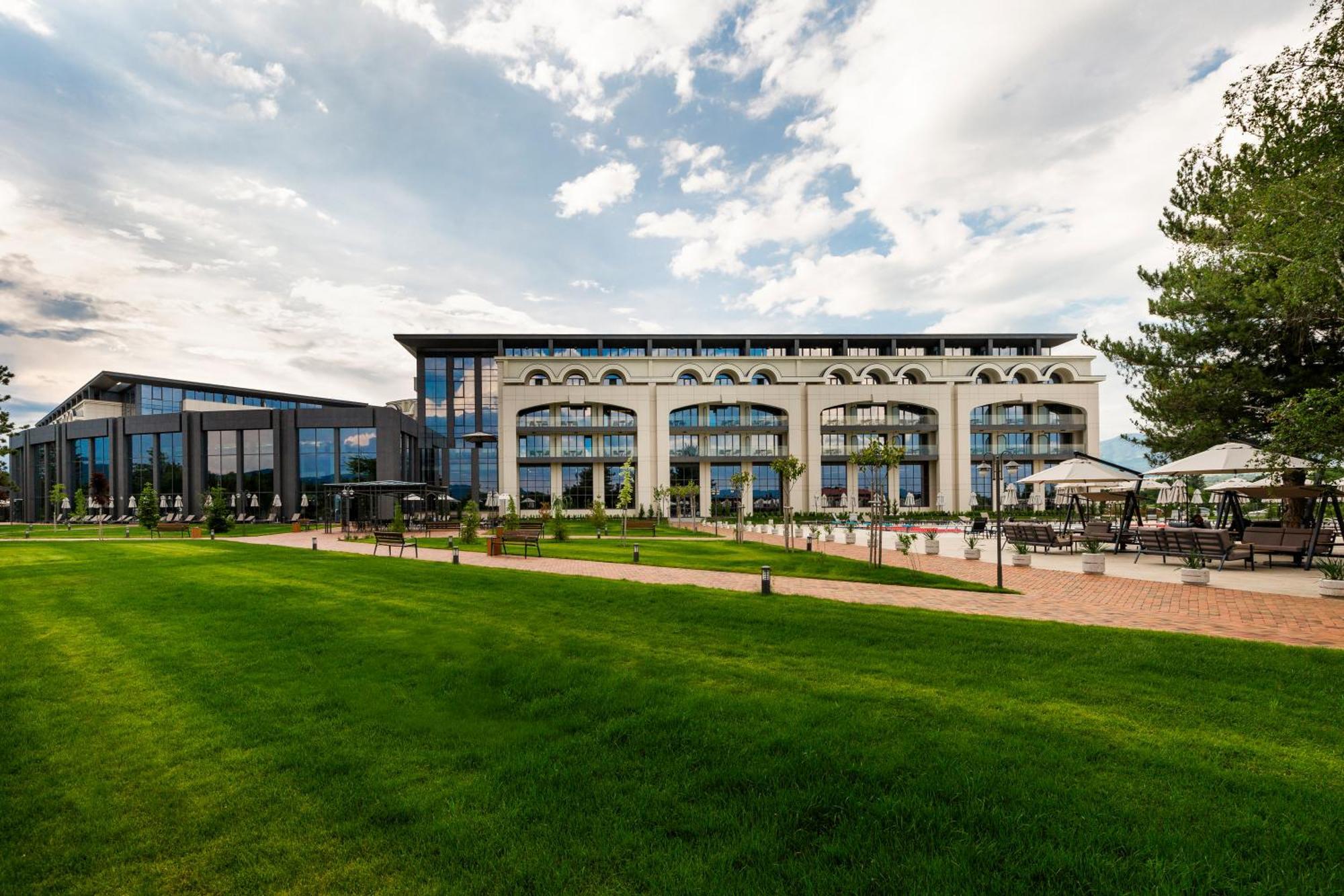 Kings' Valley Medical & Spa Hotel Kazanlŭk Exterior foto The hotel